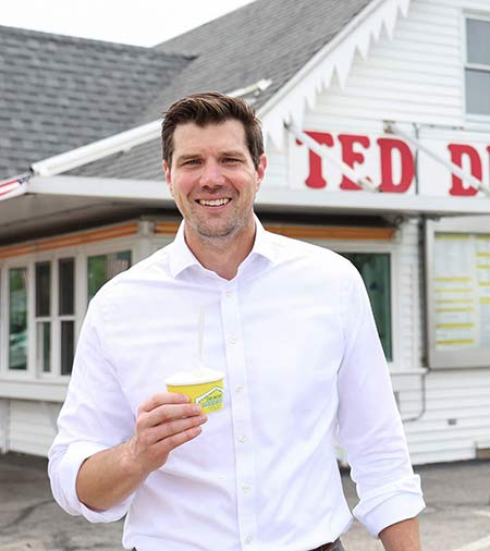 Alder Tom Oldenburg smiling outside of Ted Drewes